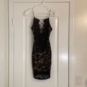 Beautiful short dress size small. Wore once only.